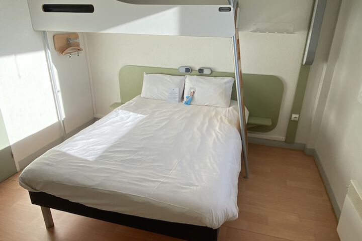 Room 16 of 60