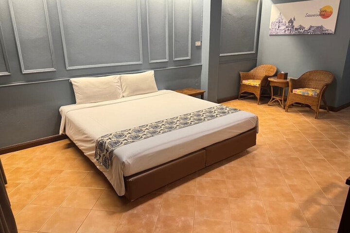 Room 13 of 63