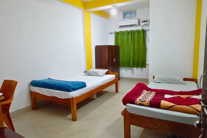 Room 12 of 32