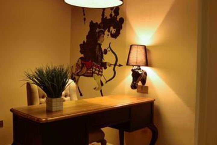 Room 9 of 12