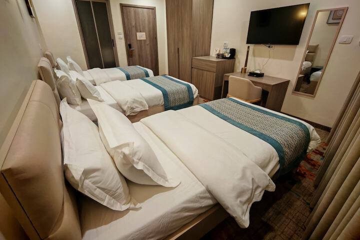 Room 10 of 118