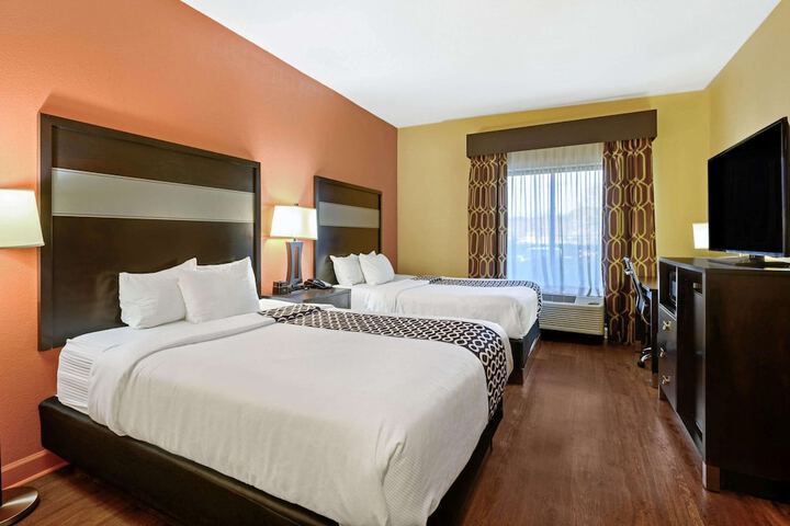 2 Queen Beds Accessible (10 of 10)