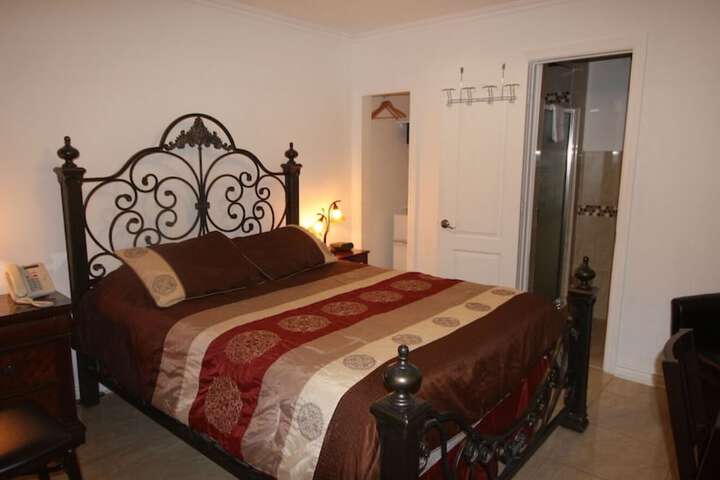 Room 10 of 24
