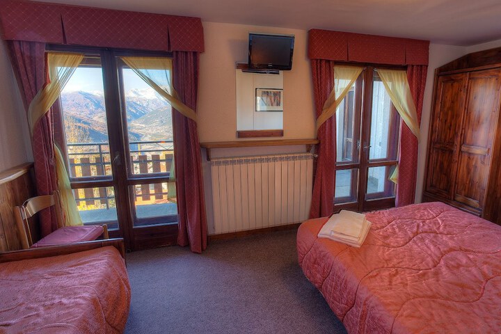 Room 3 of 40