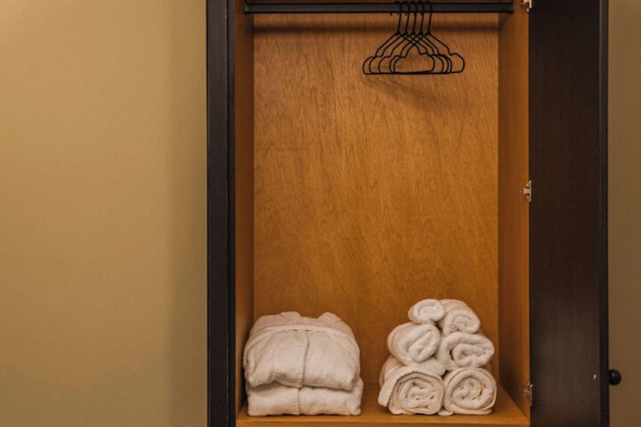 Room 32 of 72