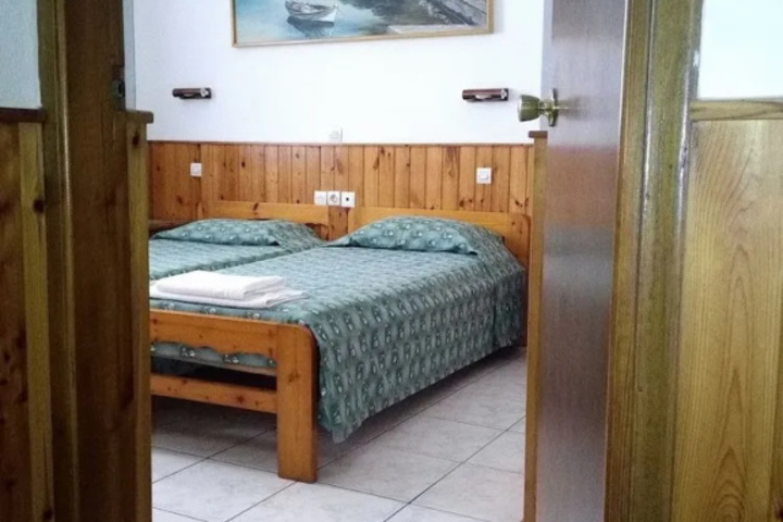 Room 6 of 16