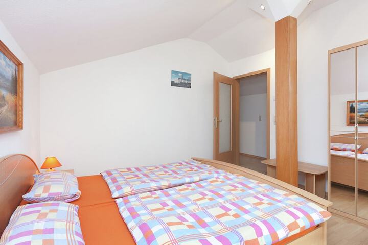 Room 3 of 38