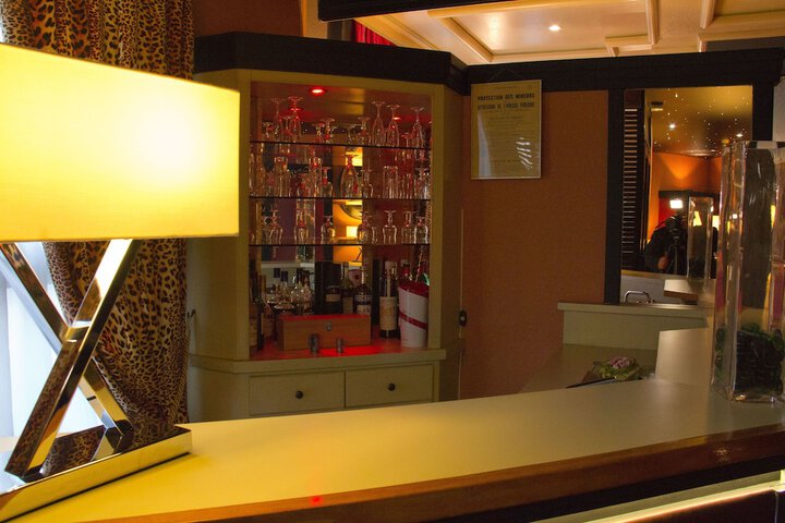 Lounge 19 of 22