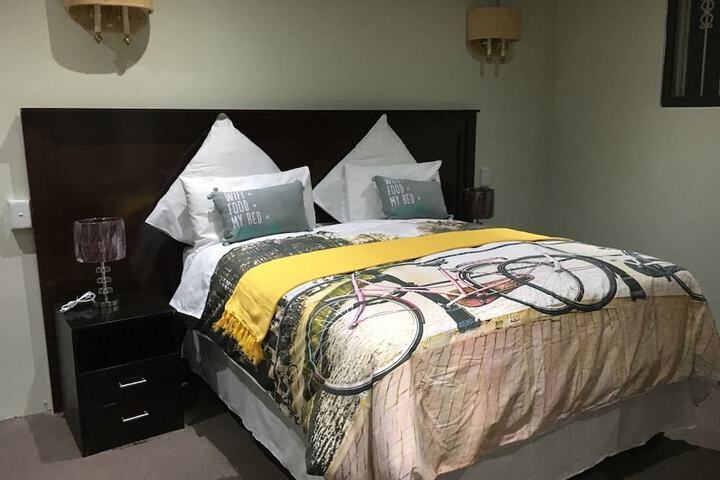 Room 6 of 18