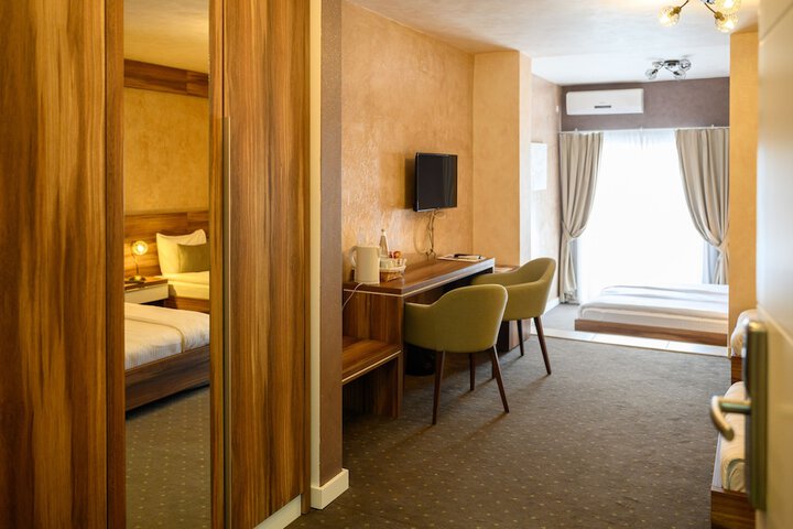 Room 12 of 21