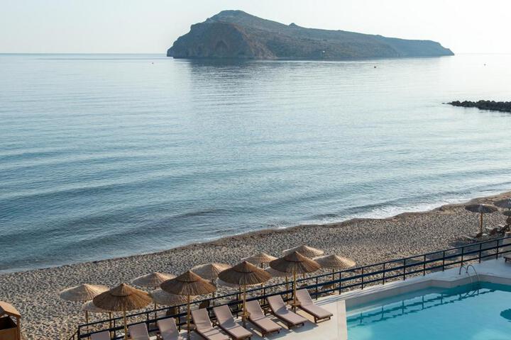Hotel Haris on the beach