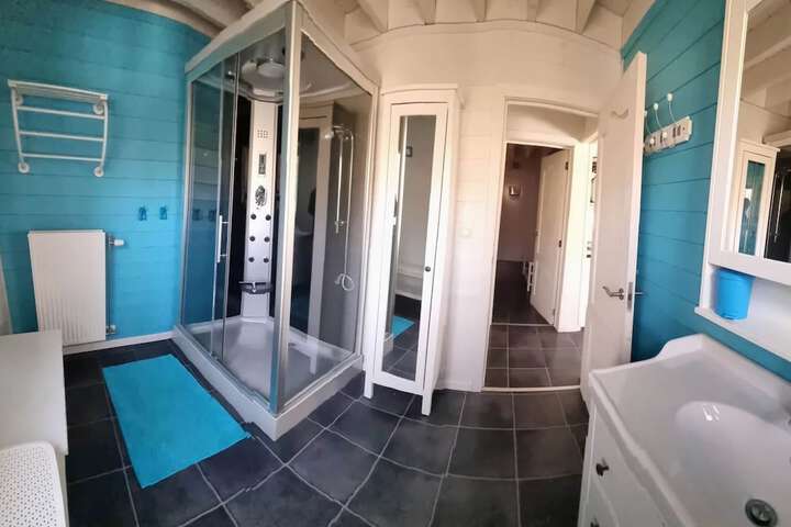 Room 17 of 41