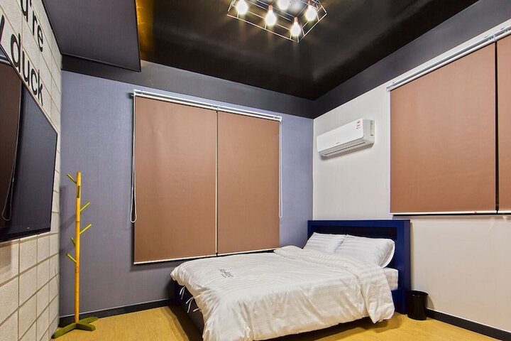 Room 9 of 51