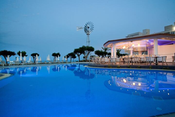 Pool Hotel