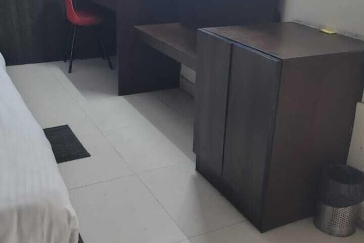 Room 6 of 24