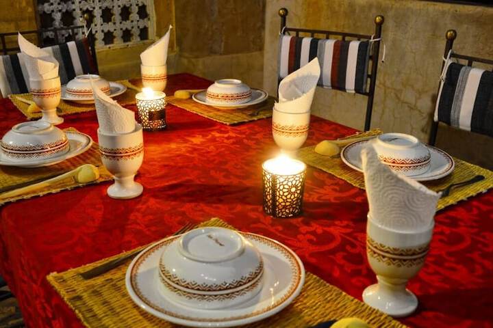 Dining 8 of 26