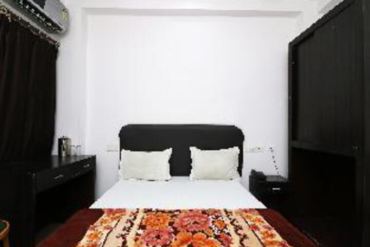 SPOT ON 42243 Hotel Shubh Sarthak