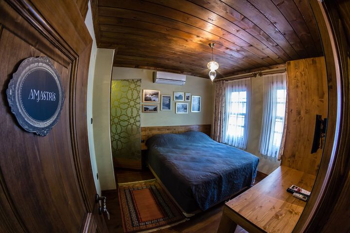 Room 25 of 47