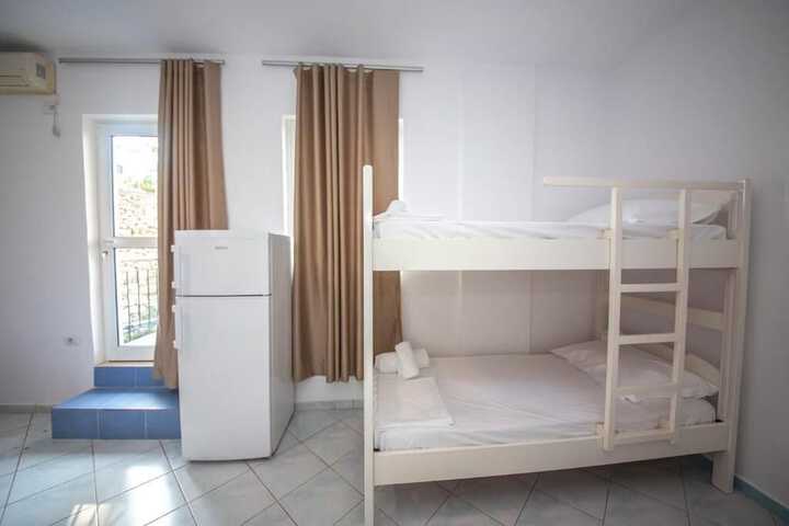 Room 25 of 74