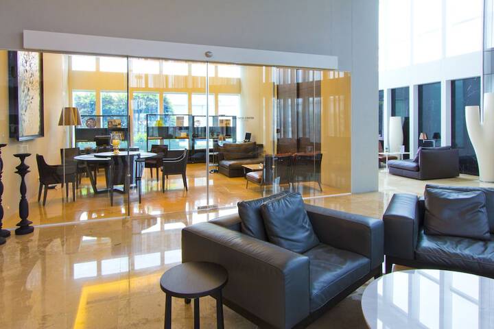 Entrance & Lobby