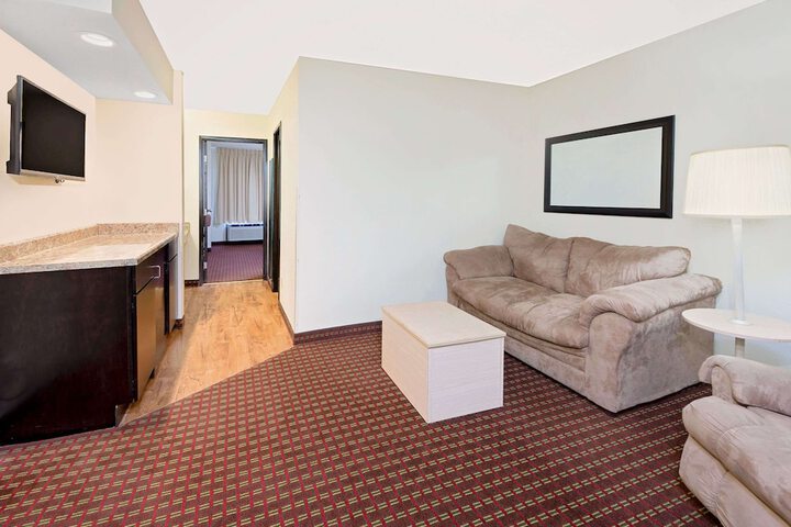 1 King Bed (3 of 31)