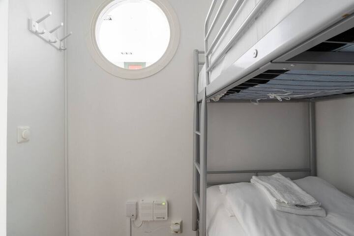 Room 348 of 865