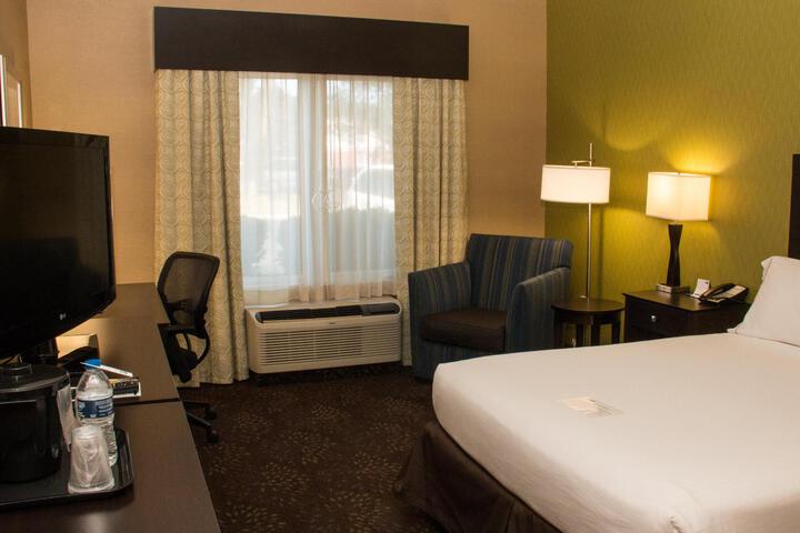 Standard Room, King or Two Doubles (3 of 3)