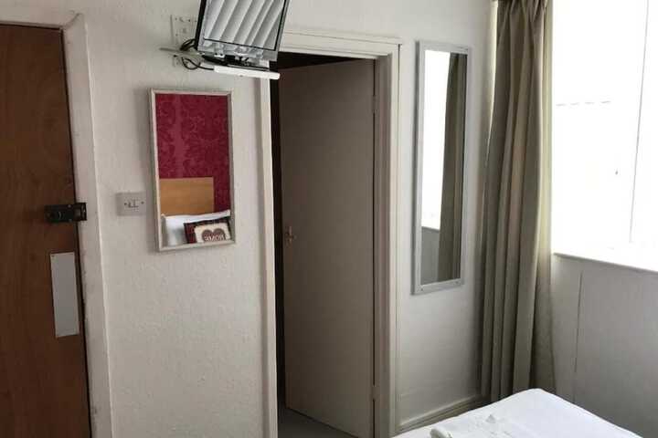 Room 27 of 60