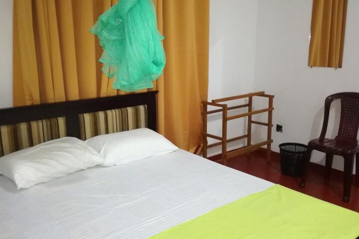 Room 6 of 18