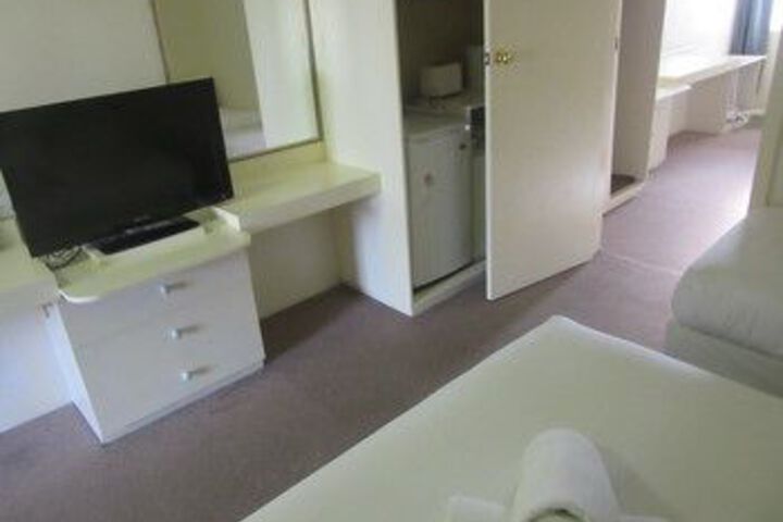 Room 72 of 89