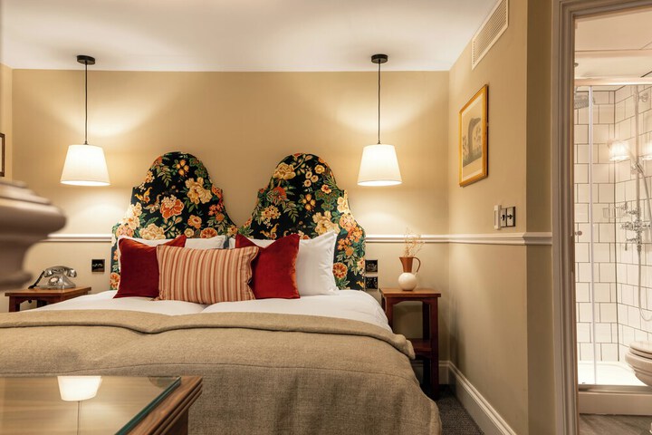 Room 35 of 190