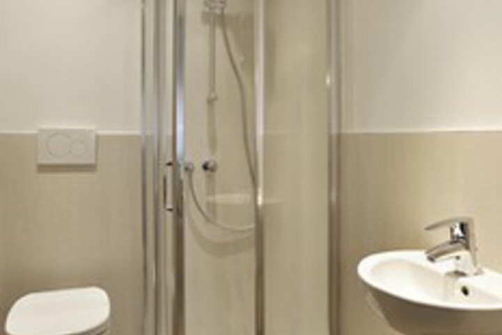Room 10 of 46