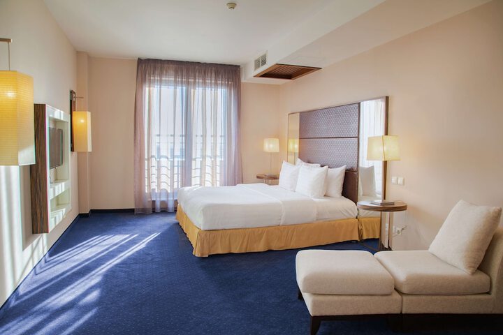 Room 14 of 120
