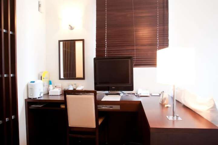 Room 8 of 42