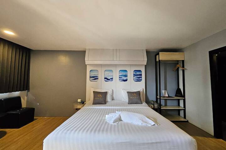 Room 28 of 49