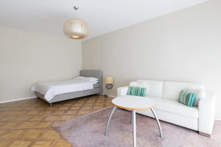 Room 3 of 10