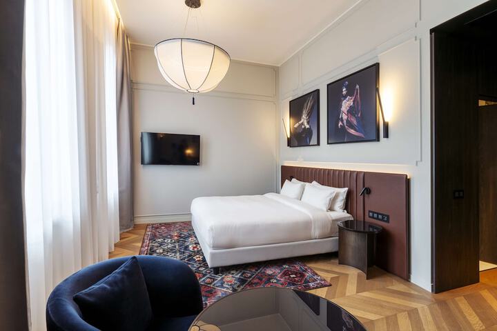 Room 18 of 116