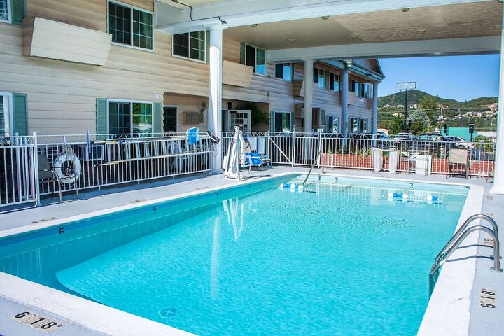 Pools & Facilities