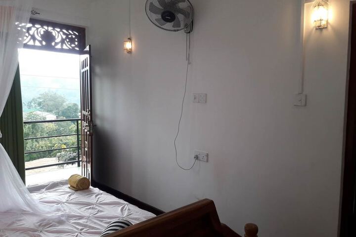 Room 3 of 46