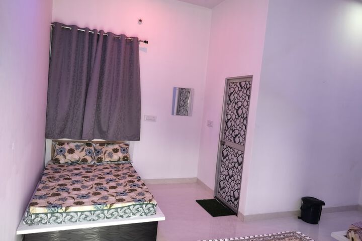 Room 6 of 28