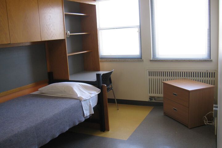 Room 8 of 34