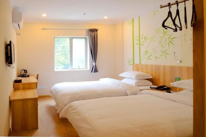 Room 3 of 11