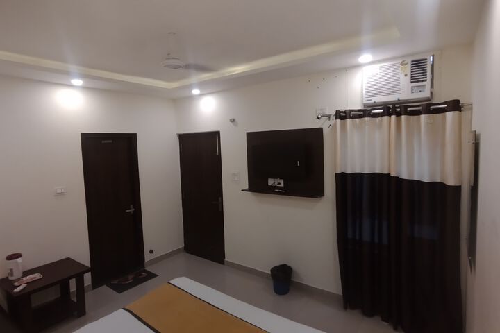 Room 10 of 30