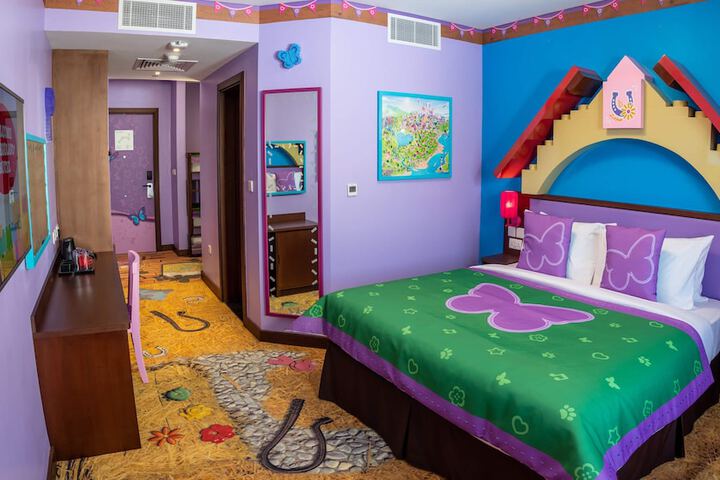 Room 16 of 54