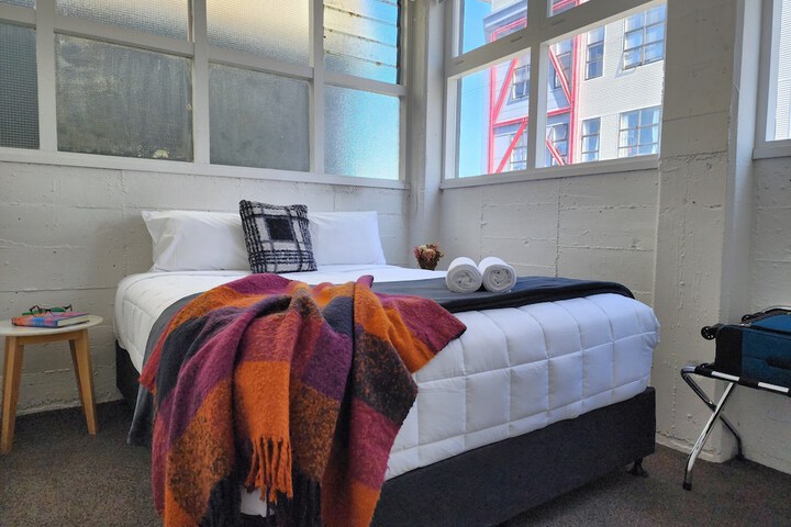 Room 32 of 123