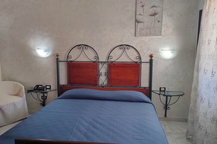 Room 5 of 13
