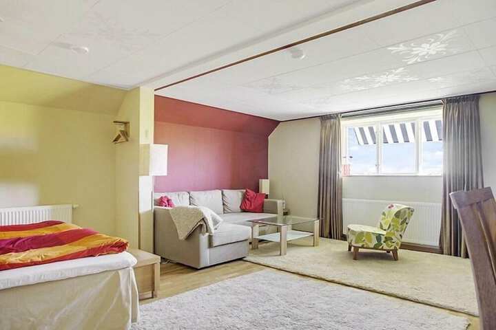 Room 2 of 35