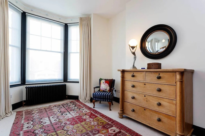 Room 4 of 19