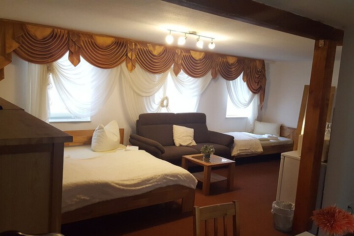 Room 10 of 60