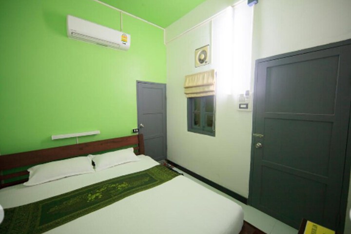 Room 5 of 52